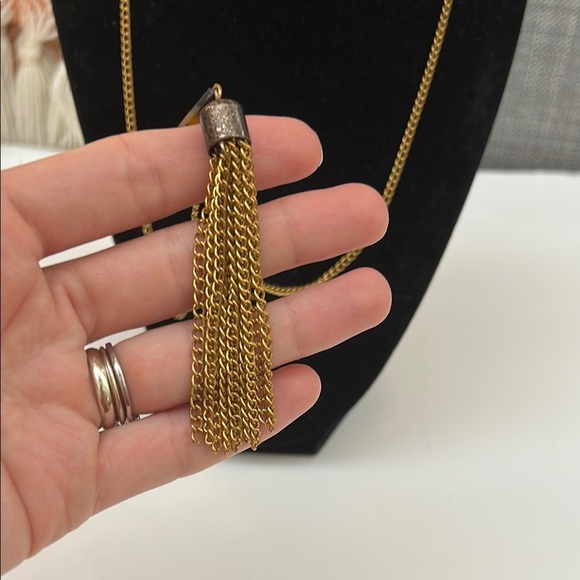Elegant Gold Tassel Necklace - Picture 4 of 7
